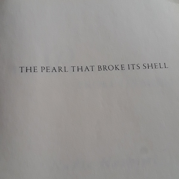 💕MUST READ💕The Pearl That Broke It's Shell by Nadia Hashimi - Picture 3 of 3